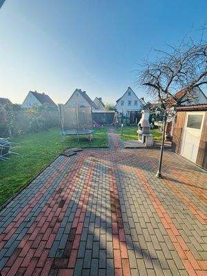 Terrasse mit Blick in den Garten