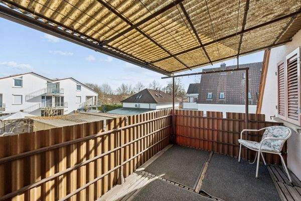 Überdachter Balkon in Ostausrichtung