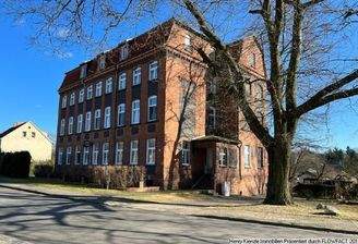 Ein Blick auf das Mehrfamilienhaus
