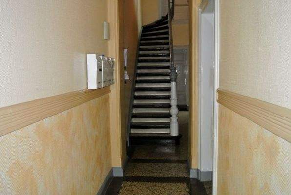 Typische Treppenhäuser im Altbau mit Etagen.Räumen und Etagenabstellflächen