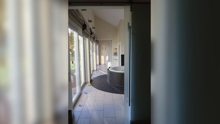 Durchgang_Whirlpool_Sauna_1.png