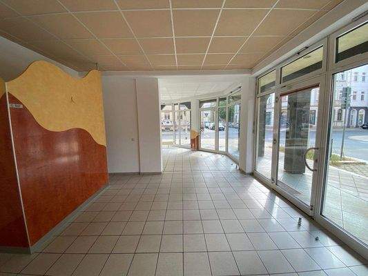 kleinere angegliederte Gewerbefläche.jpg