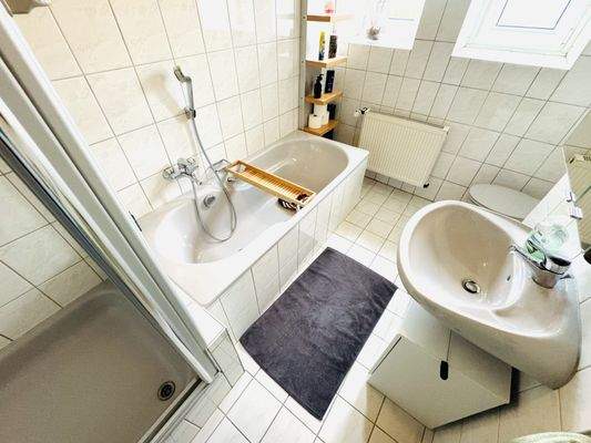 76. Badezimmer OG (altesPfarrhaus)