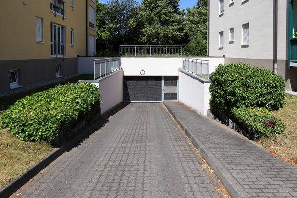 Tiefgaragenzufahrt