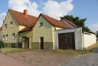 Grundstücksansicht von Straße