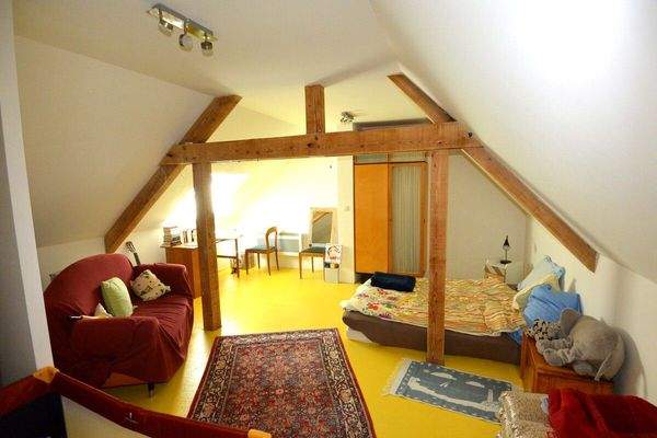 39 Zimmer über Garage