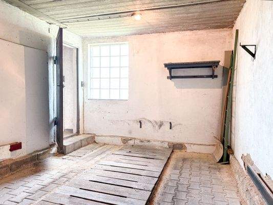 Garage im Erdgeschoss