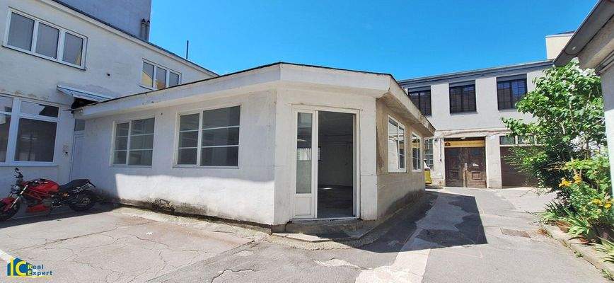 Fast barrierefreier Zugang nur eine Stufe