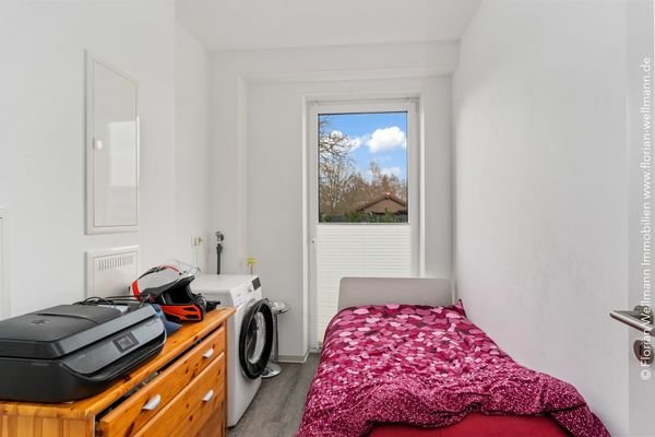 Hauswirtschaftsraum (6,08m²) mit Waschmaschinenanschluss.