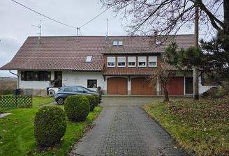 Haushälfte mit 1 Garage + 2 Stellplätzen