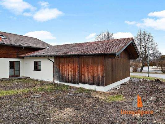 Blick auf den Stadel, der auch als Garage dient