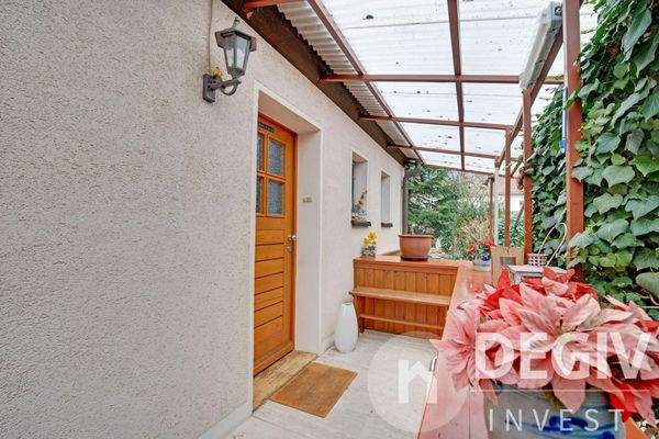 überdachter Eingang