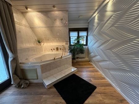Whirlwanne im Schlafzimmer