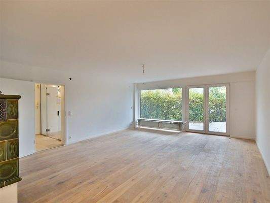 Großzügiges, helles Wohnzimmer