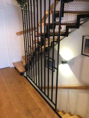 OG Treppenhaus mit Sicherheitsnetz.jpg