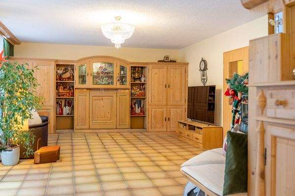 Großzügiges Wohnhaus mit Garten, Wintergarten & PV – ruhig gelegenes Raumwunder