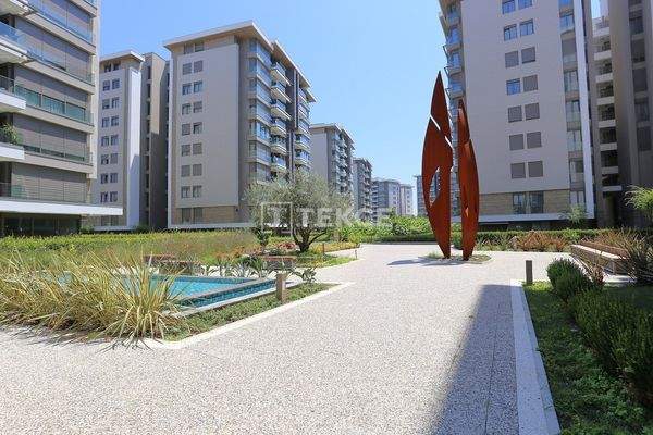 Furnished Apartment in a Complex with a Pool in Konyaaltı Antalya