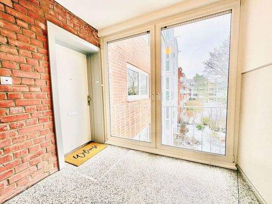 Heller Wohnungseingang 