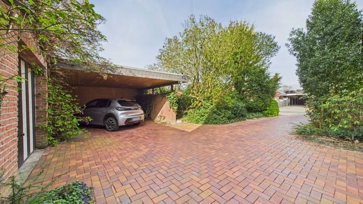 Carport / Einfahrt
