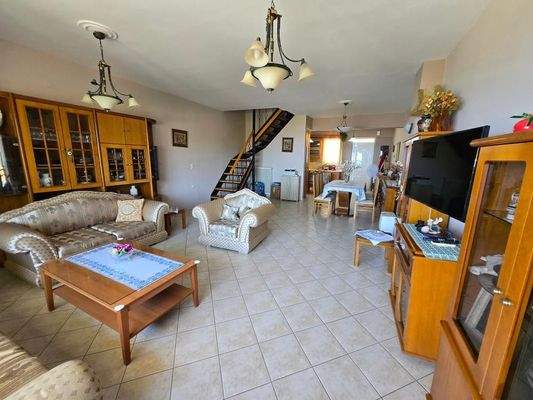 Kreta, Roussospiti: Haus im Dorfzentrum zu verkaufen