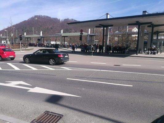 Blick über Straße zum ZOB