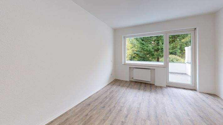 Wohnzimmer mit Blick zum Balkon