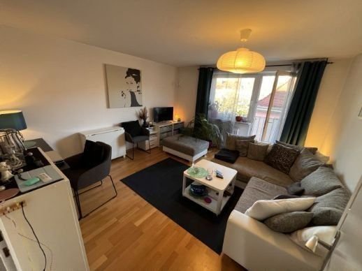 Wohnzimmer mit Ausgang zum Balkon