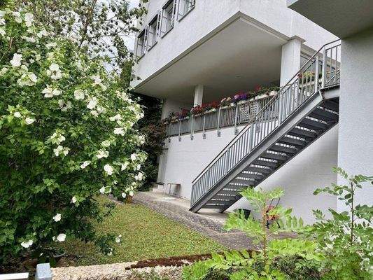 Eigener Garten, Terrassen unten und rechts oben