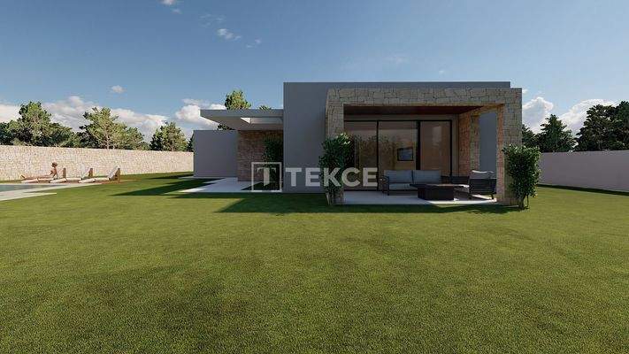 Spacious 3 Bedroom Villa with Private Pool in Calpe