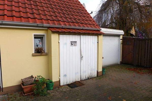 Abstellbereich und Garage