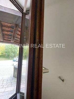 Holzqualität Fenster im geöffneten Zustand