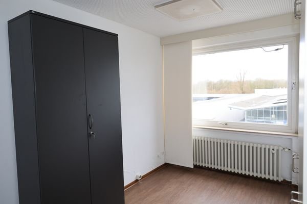 Büro_2_Bild2.JPG