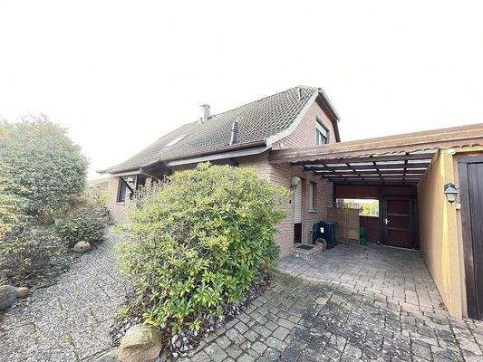 Hausansicht von Straße