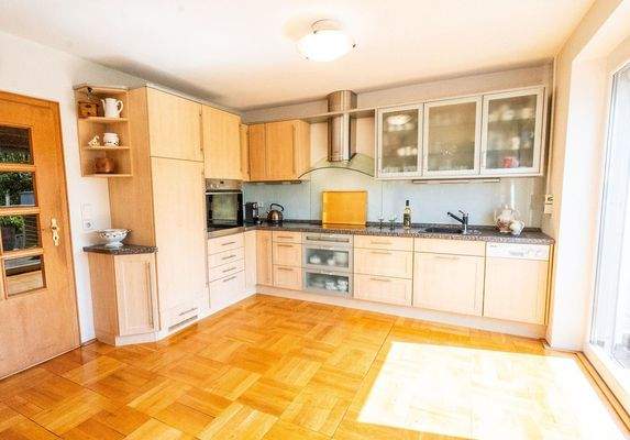 offene helle Wohnküche