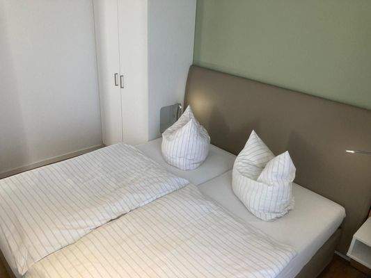 4_23-Schlafzimmer 2 Bild 2.jpg