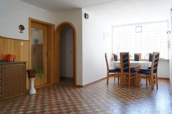 großzügiger Flur im EG