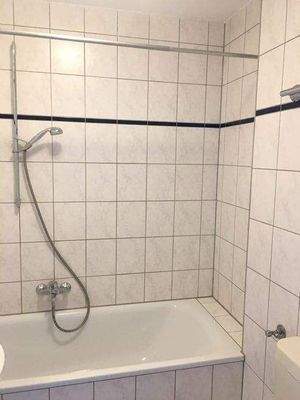 Badezimmer mit Badewanne