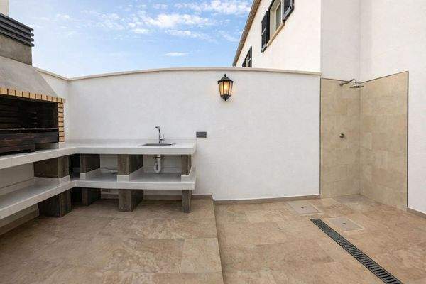 BBQ-Bereich und Außendusche