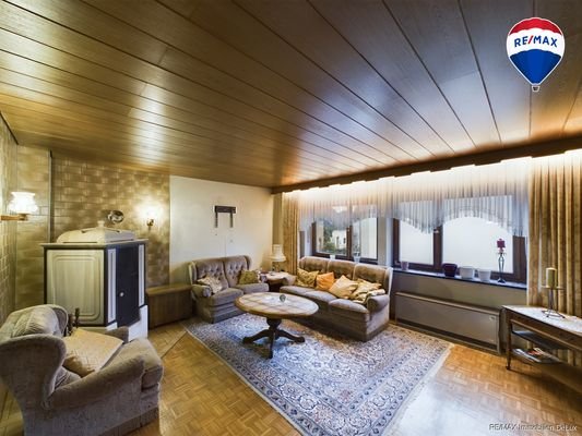 RE/MAX Immobilien DeLux Wohnzimmer EG