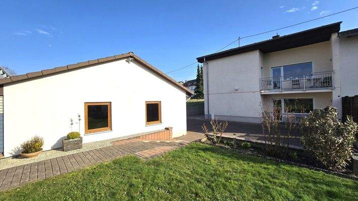 Doppelgarage, Gebäuderückseite