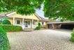 Hausansicht mit Carport