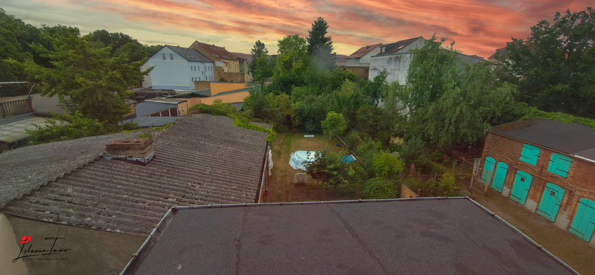 Remise und Gartenansicht