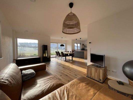 Wohnzimmer und Esszimmer