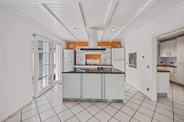 Küche mit Kochinsel