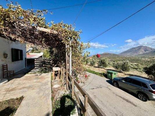 Kreta, Pachia Ammos: Teilweise renoviertes Haus mit Garten zu verkaufen