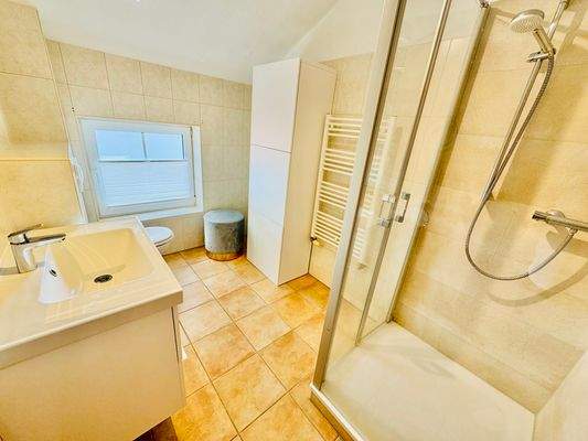 3. Badezimmer im OG