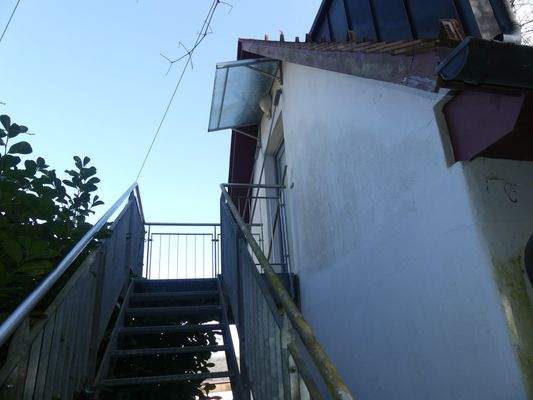 Separater Eingang zum Arbeitsbereich im Nebenhaus