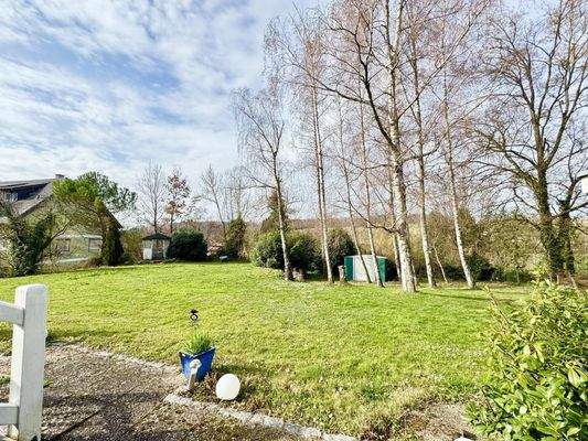 großes Gartengrundstück