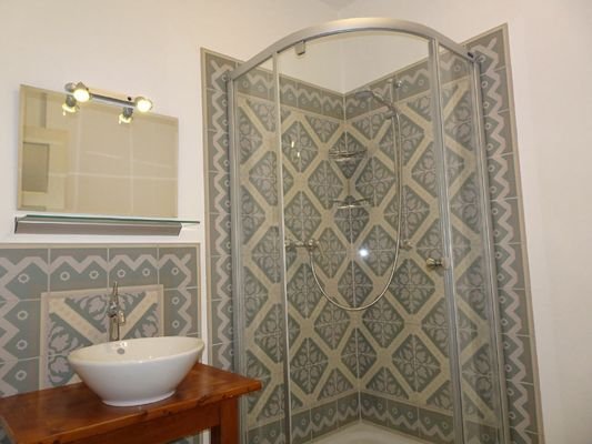 Gäste-WC mit Dusche