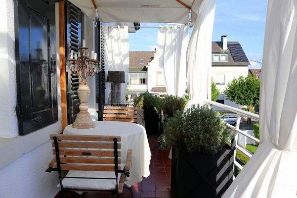 überdachter Balkon